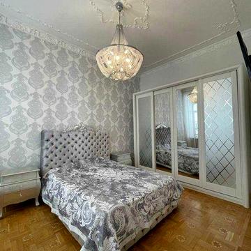 Простора 3-кімнатна квартира біля Парку Шевченка!