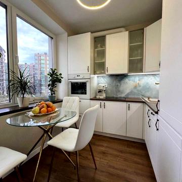 Героїв Небесної Сотні просп., 16/10