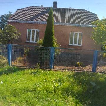 Продам цегляний будинок