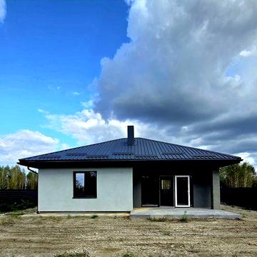 Сучасна "американка " , забудований масив біля лісу