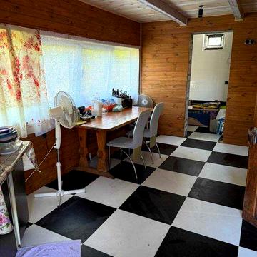 Продається ділянка з будинком, в СМТ Ровжи, 35 км від Києва.