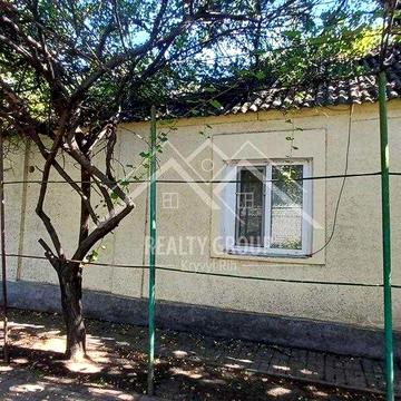 Продаж будинку в м. Апостолове з гаражем , кухня 11,3 зал , 3 спальні.