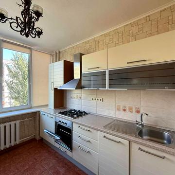 Лесі Українки бульв., 24