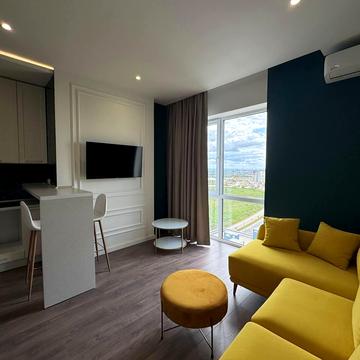 Студентська вул., 18