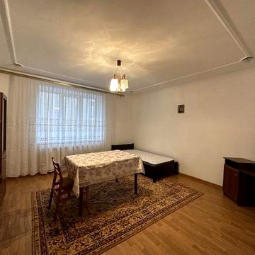 Продається трикімнатна квартира, вул. Галицька