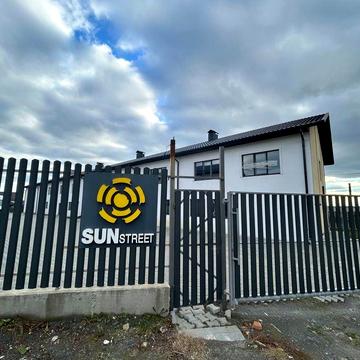 Продаж 2 поверхового таунхауса з ділянкою
