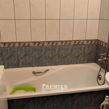 Академіка Корольова вул., 58