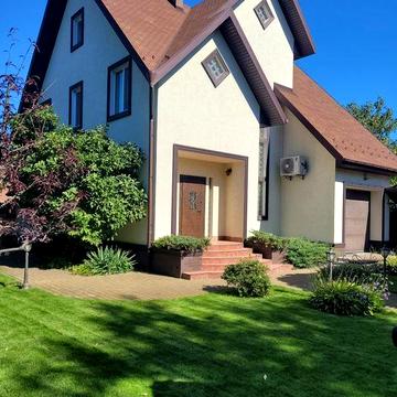 Буча. Продается шикарный 3-х этажный дом с дизайнерским ремонтом.