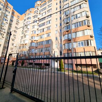 Академіка Корольова вул., 50а