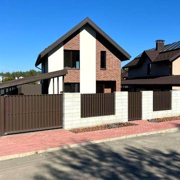 Будинок в котеджному містечку метро Лісова
