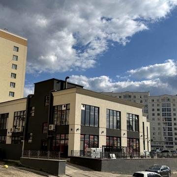 Простора 1-кімнатна квартира в новому ЖК на Озерній!