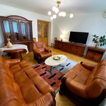 Тарасівська вул., 21