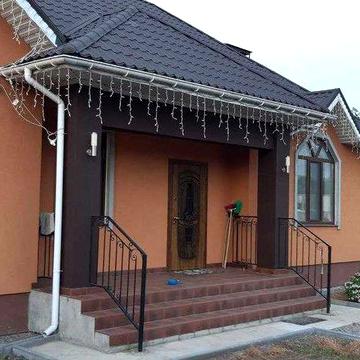 Просторий сучасний будинок для комфортного життя.