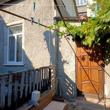 Продається трикімнатна квартира в одноповерховому будинку