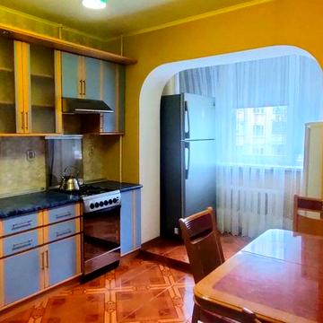 Продам двухкомнатную квартиру в Чернигове, район Массаны
