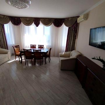 У продажу простора 1-кімнатна квартира з видом на море!