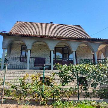 Продам дачний будинок в с. Шутнівці