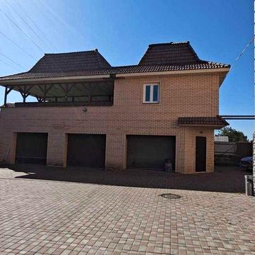 Будинок Червона слобода біля Дніпра