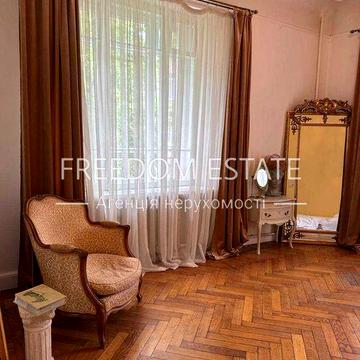 78 тыс.$ ПРОДАЖА / Сталинка в центре 90 м2 / Ярослава Мудрого