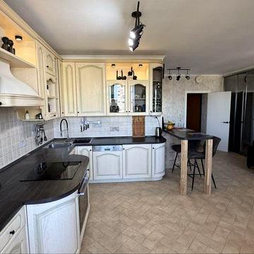 Двоповерхова 3-к квартира 115 м² вул. Рональда Рейгана 32/51