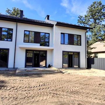 Таунхаус в Ірпені з великим подвірям і окремим переднім двором!