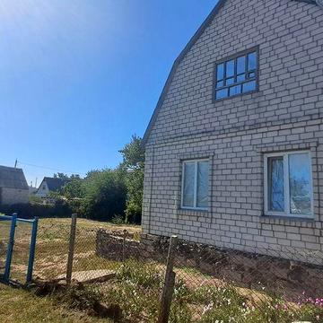 Будинок з земельною ділянкою