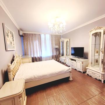 Валерія Лобановського просп. (Червонозоряний), 4-Б