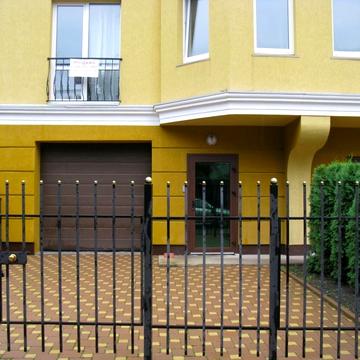 Вишнева вул., 36