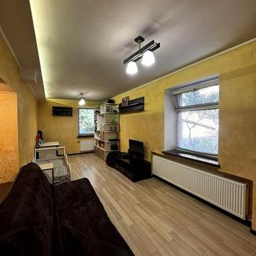 Терміново, 75 кв м, двокімнатна квартира.  вул. Амброса