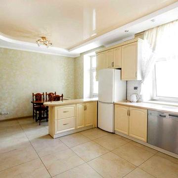 ПРОДАЖ Половина будинку 6 кімнат центр міста