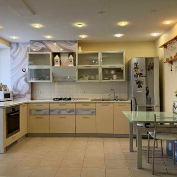 tir-31. Однокомнатная квартира с ремонтом на ул.Пишоновской.