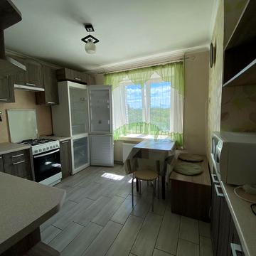 Чорнобрового вул., 182