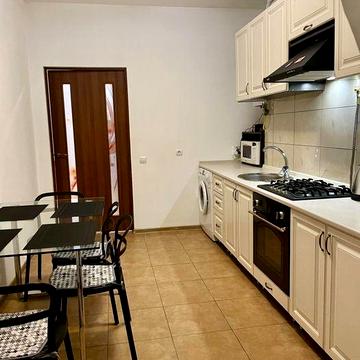 Продам квартиру вул.Під Голоском 8 (Карпатбуд)