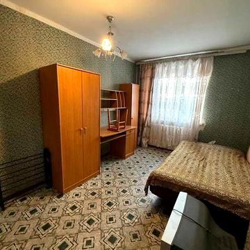 Продається двокімнатна комунальна квартира
