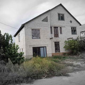 Продаеться великий цегляний будинок