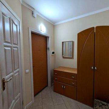 Сдам  свою однокомнатную квартиру м.Голосеевская