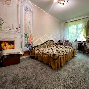 Космонавтів вул., 39