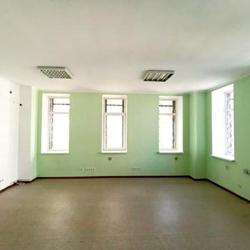 Героїв Майдану вул. (Театральна), 10