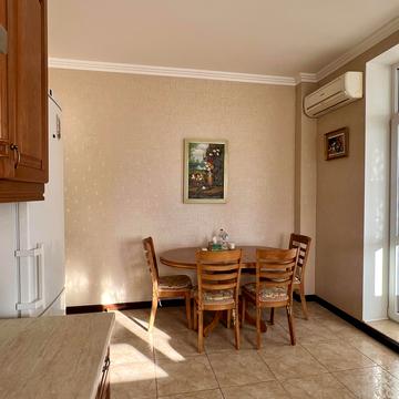 Лесі Українки бульв., 7-Б