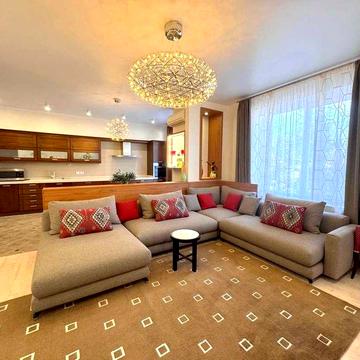 Мукачевский пер. 3комн  Квартира с дизайнерским ремонтом.!