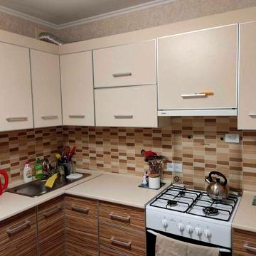 Продається 4 кімнатна квартира в центрі Озерної SH