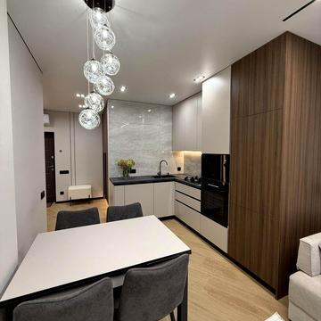 Угорська вул., 12