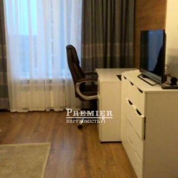 Продам квартиру з ремонтом. Власне оплалення. Море в 10 хв. пішки.