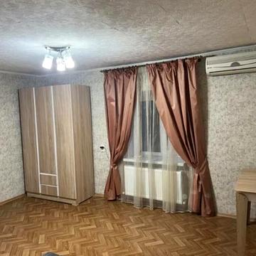 Богдана Хмельницького вул., 53