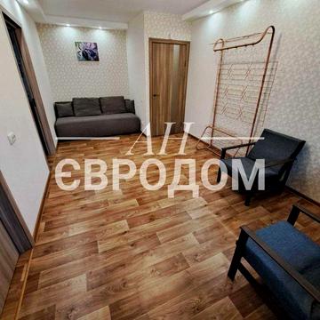 Продається  3-к квартира на вул. Нескорених  буд. 19Б Євідновлення