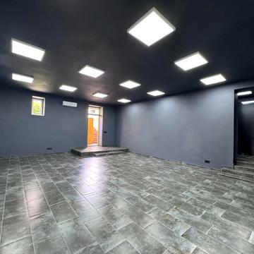 Богдана Хмельницького вул., 11