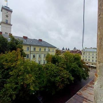 Здається в оренду 1-но кім квартира у самому центрі.Площа ринок