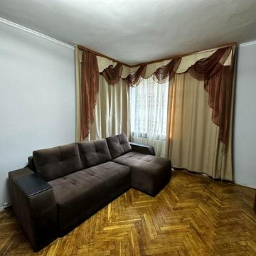 Під Голоском вул., 8