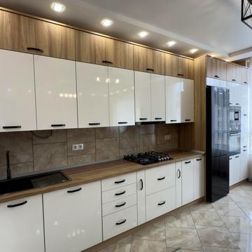 Героїв Крут вул., 3