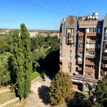 Продається 4-х кімнатна квартира